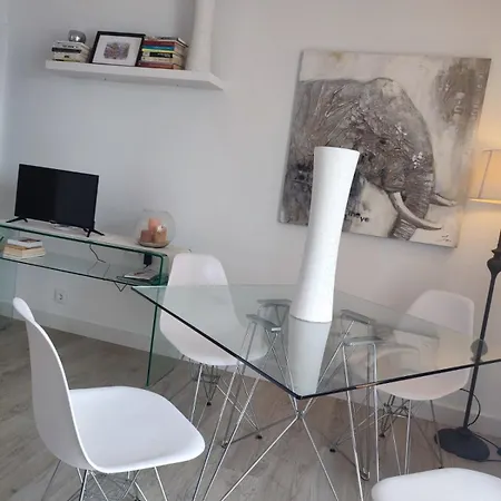 Des Artistes Apartment