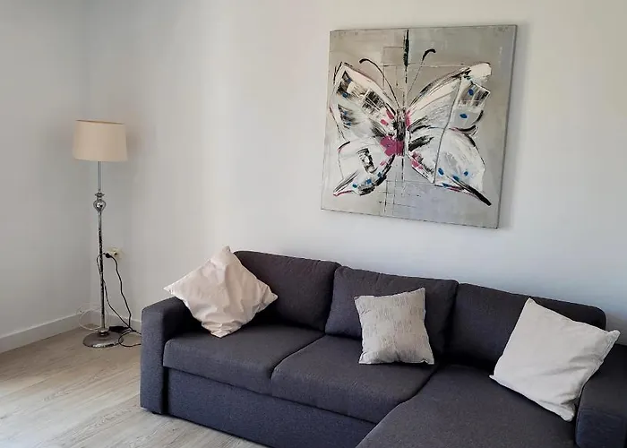 Des Artistes Apartment